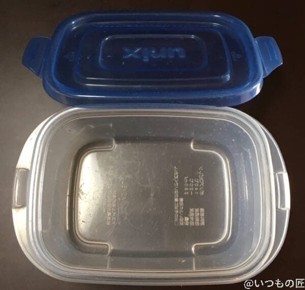 食器洗い乾燥機の実験後のタッパー１