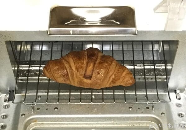 バルミューダで食パンを焼いてみた メゾンカイザー クロワッサン 水無しで焼いた直後
