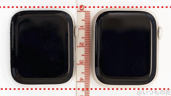 Apple Watch Series 7とApple Watch Series 4の本体サイズは目で見て分かるほどの差があるわけではありません。