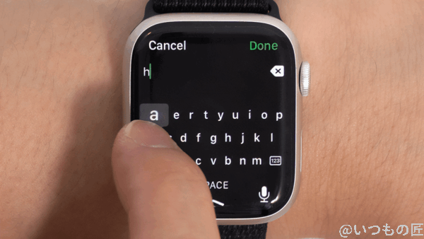 Apple Watch Series 7キーボードは、キーが小さく見えますが、指を近づけるとキーが大きくなるので、見た目以上に推しやすさを感じます。