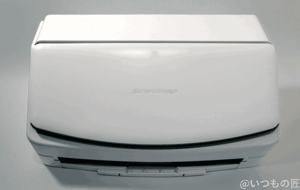 新調した我が家のScanSnap iX1600。白い筐体なのもオシャレで、妻からの評判が良いです。