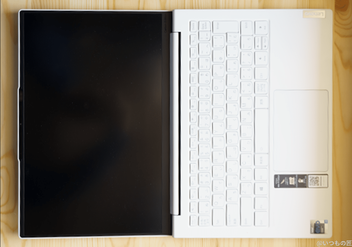 Lenovo Yoga Slim 750i Carbonを開いた状態