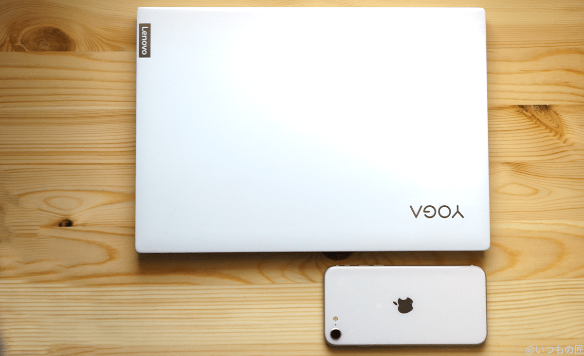 Lenovo Yoga Slim 750i Carbon と 白いiPhoneだと親和性が高くておしゃれ