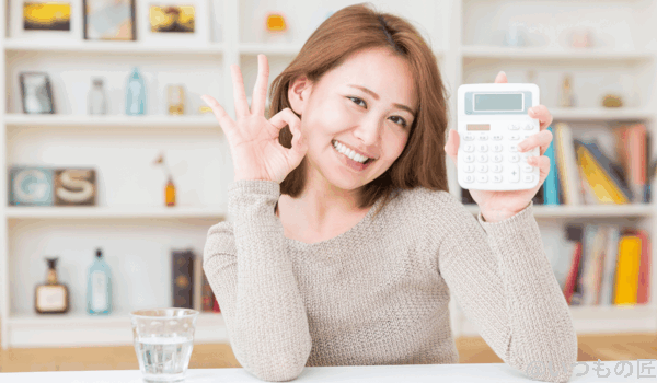 home 5Gをお得に契約する2つの方法を紹介する女性