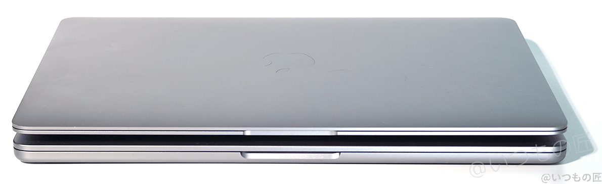 M2モデルの上にM1モデルを重ね合わせた状態。先端部分は明らかにM1モデルの方が細い。