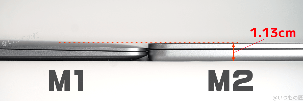 Macbook Air M2とMacbook Air M1の厚さ比較