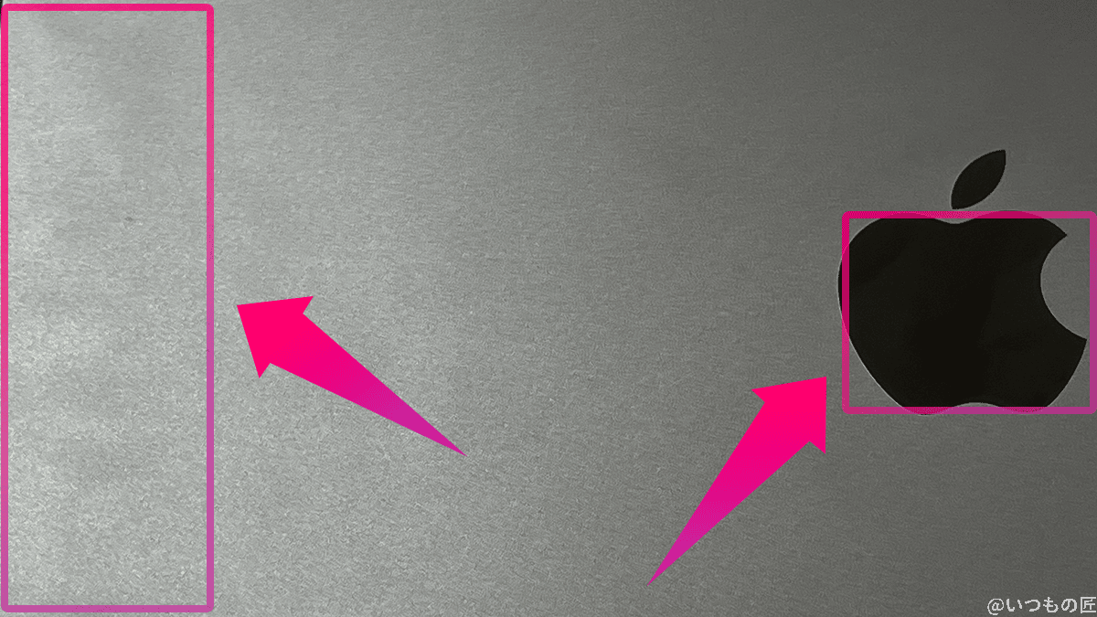 Macbook Air M2の天板の指紋や曇りがアルミニウム素材やリンゴマークに付着しがち。