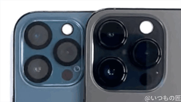 iPhone12 Pro Max（左）とiPhone14 Pro（右）のカメラ部分