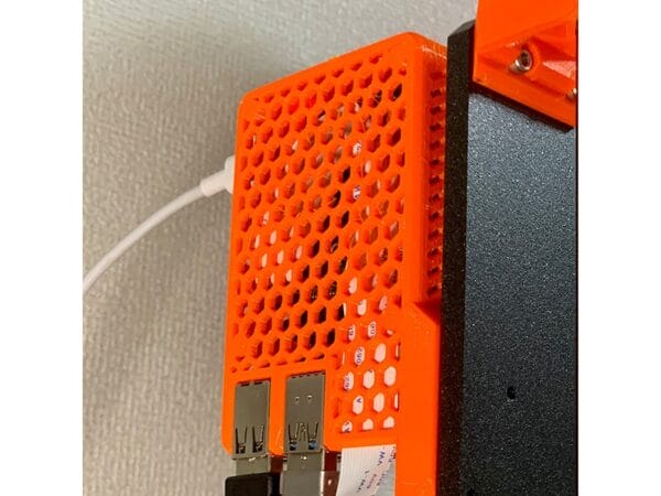 OctoPiは3Dプリンタに備え付けられる機器のことです。