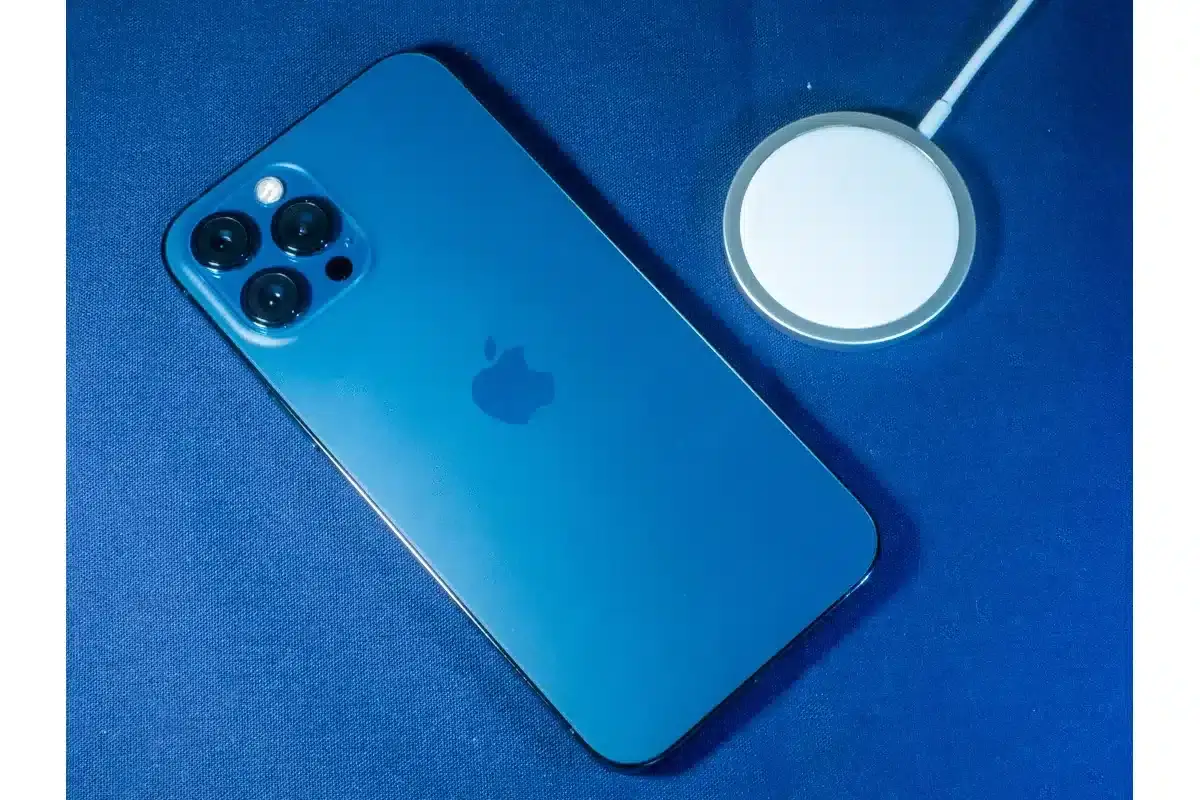 iPhone 12 Pro MAXとMagSafe