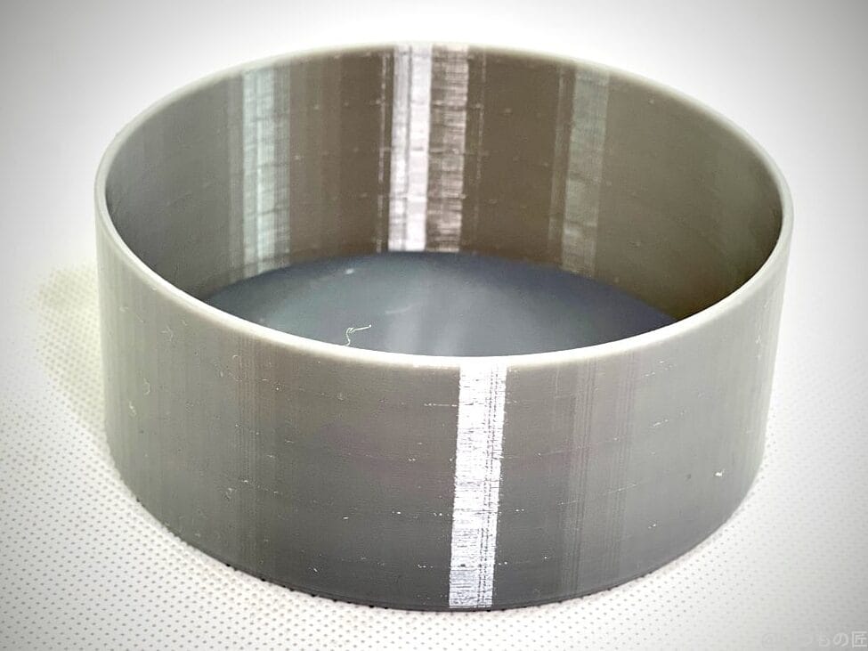 PETGフィラメントを使って通常印刷した丸形のシンプルな深皿。こちらも色んな使い道があって便利ですから、大きい形を作るときはこちら。