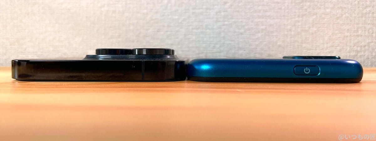 かんたんスマホ３とiPhoneSE3 厚み比較