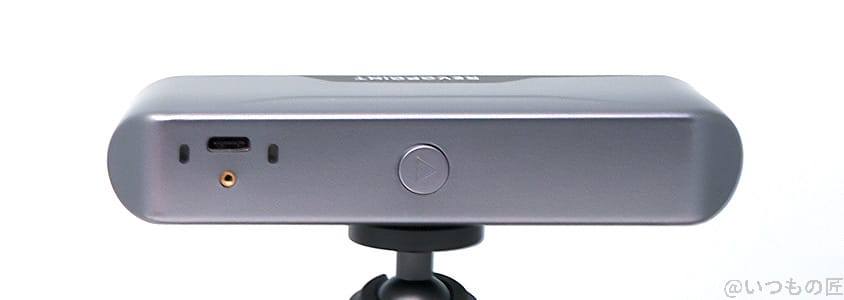 カメラ背面に1つだけある▶ボタンを押すとスキャン開始