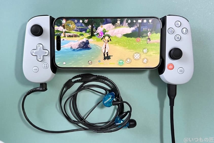 BackBone One レビュー iPhone15 原神 パススルー充電しながらイヤホンで音楽を聴ける外部接続端子を搭載している