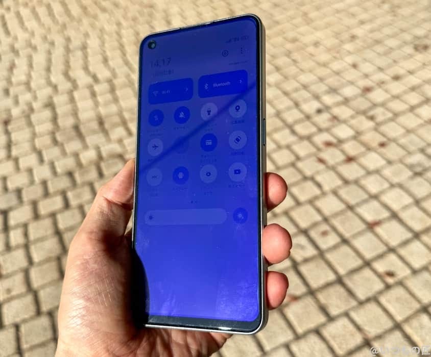 晴天下での画面 日向向き