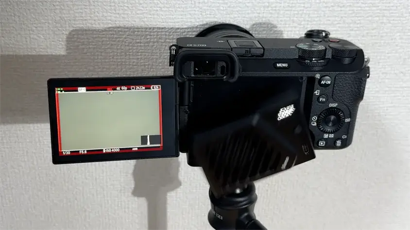 カメラから冷却ファンが落下する決定的瞬間