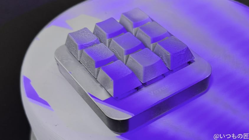 スキャニングスプレー塗布した左手デバイスは真っ白になった