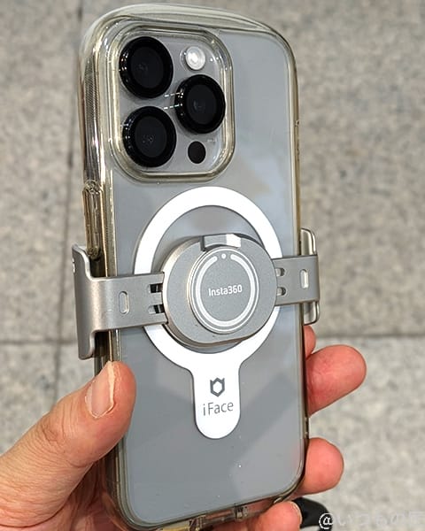 Insta360 Flow レビュー
iPhone15 Proにアダプタを取り付けた状態