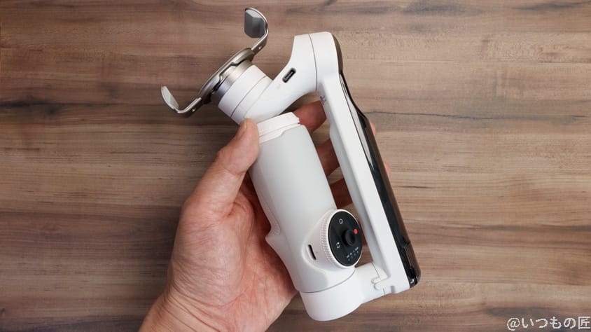 Insta360 Flow レビュー
折り畳んだ Insta360 Flow