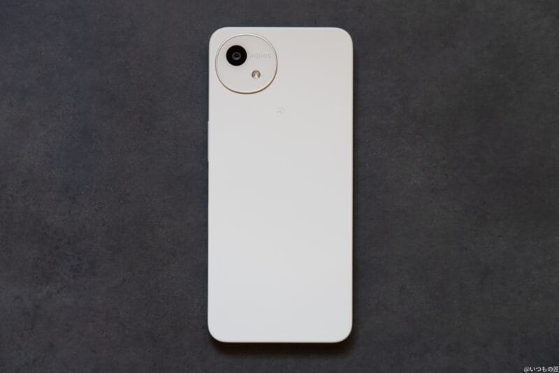 AQUOS wish4 レビュー
AQUOS wish4の筐体デザイン