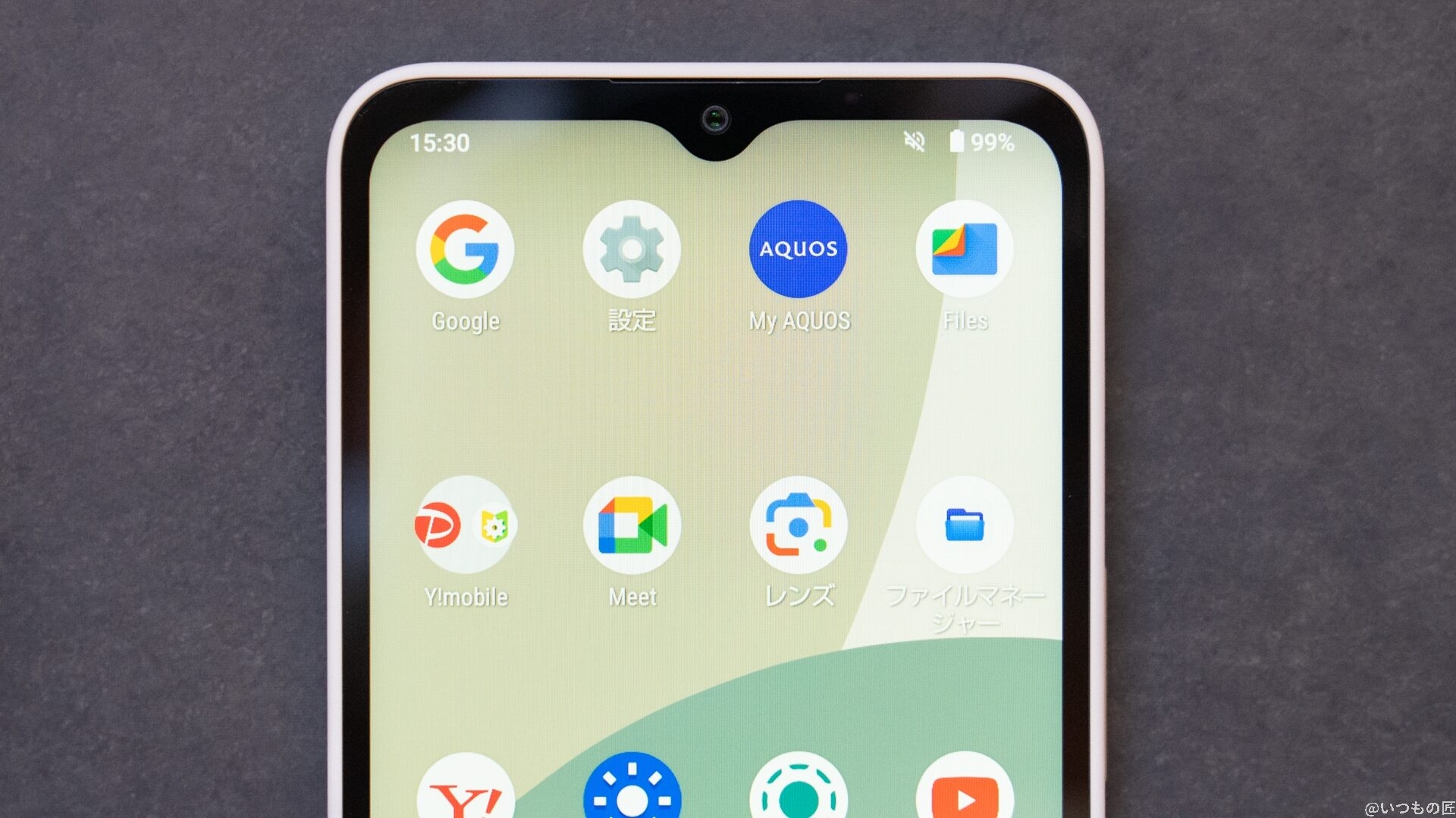 AQUOS wish4 レビュー
ホーム画面とインカメラ