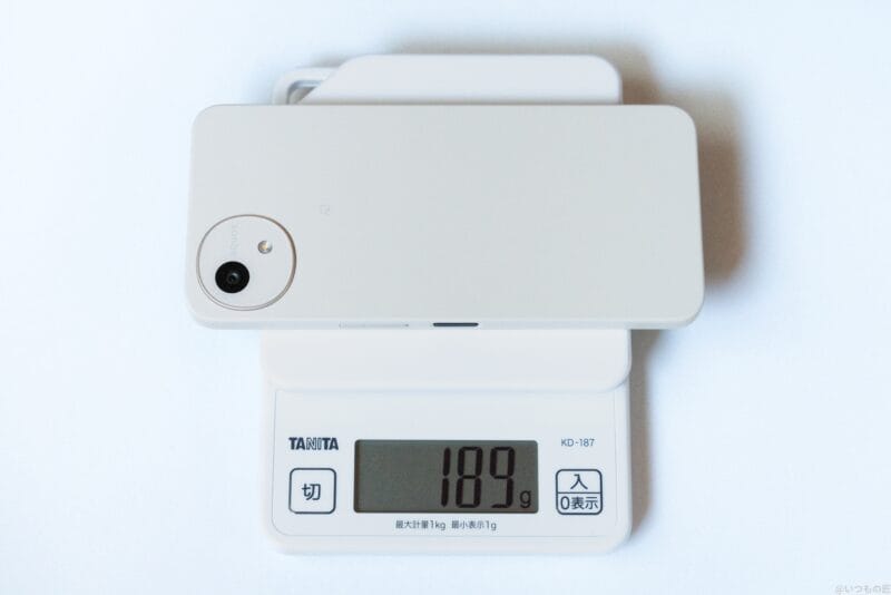 AQUOS wish4 レビュー
AQUOS wish4の重さを示す画像