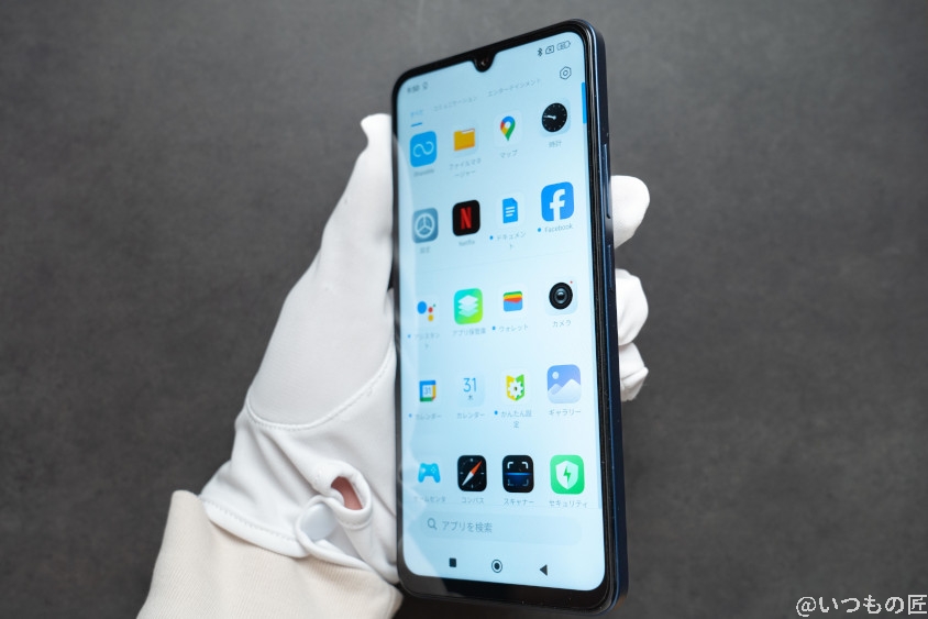 Xiaomi Redmi 14C カメラ
Xiaomi Redmi 14C を手に持っている様子