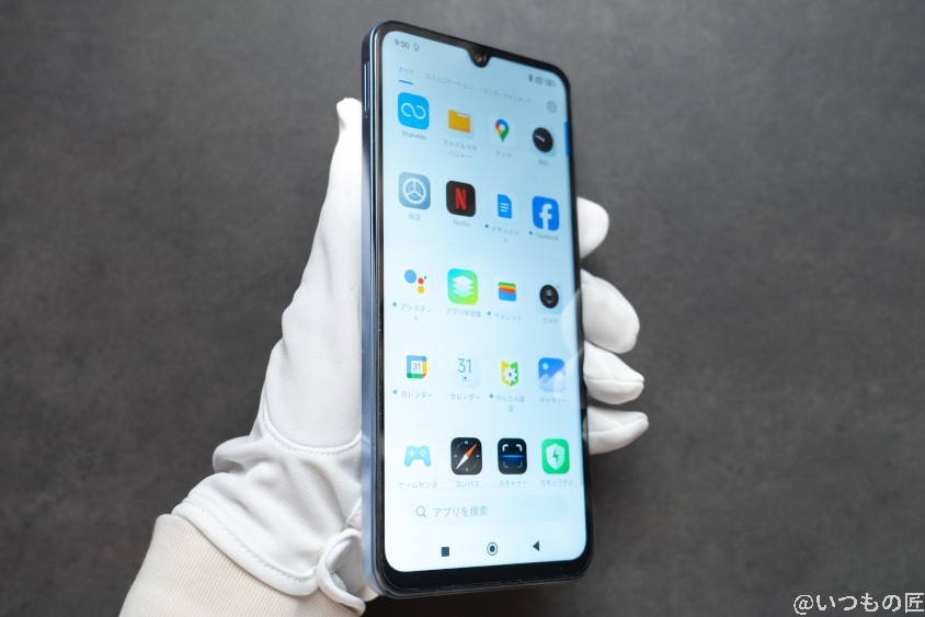 Xiaomi Redmi 14C カメラ Xiaomi Redmi 14C を手に持っている様子