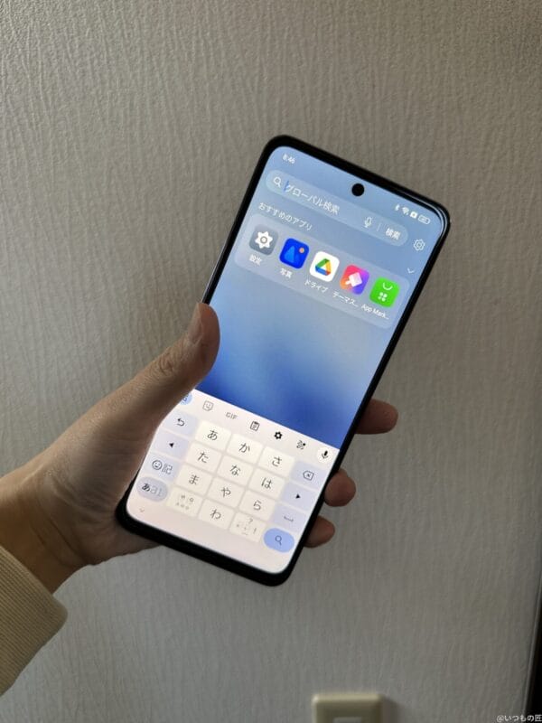 OPPO A3 5G レビュー
OPPO A3 5G 手に持っている様子