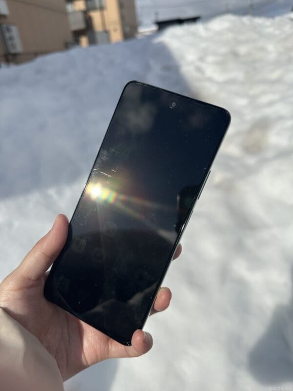 OPPO A3 5G レビュー 逆光時のOPPO A79 5Gのディスプレイ