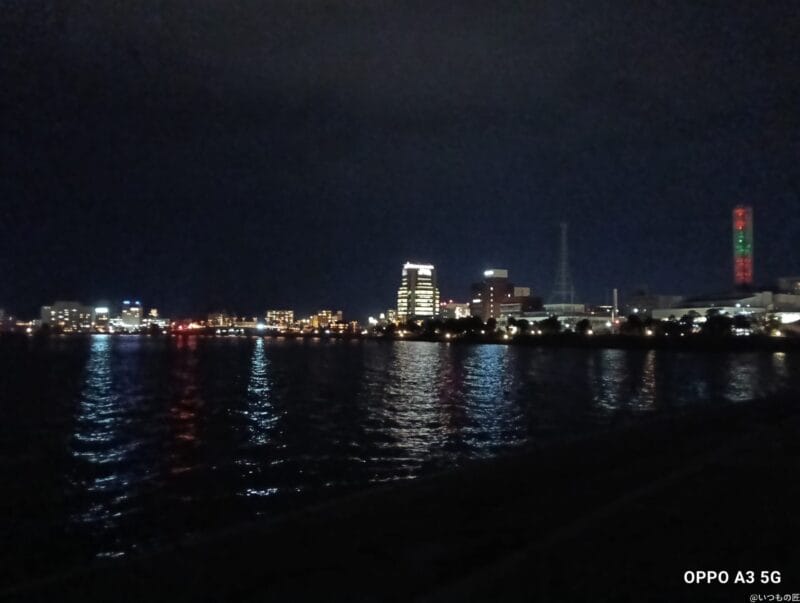 OPPO A3 5G カメラ
OPPO A3 5G カメラでズーム撮影した夜景写真