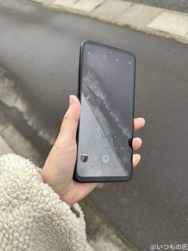 nubia S 5G レビュー
nubia S 5Gの屋外での見やすさを示す写真