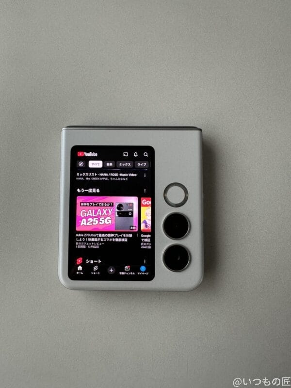 nubia Flip 2 レビュー
nubia Flip 2の背面ディスプレイでYouTubeを起動した様子