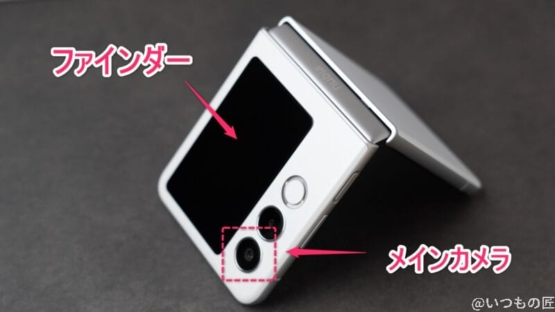 nubia Flip 2 カメラ
nubia Flip 2 メインカメラとファインダー位置を示す写真